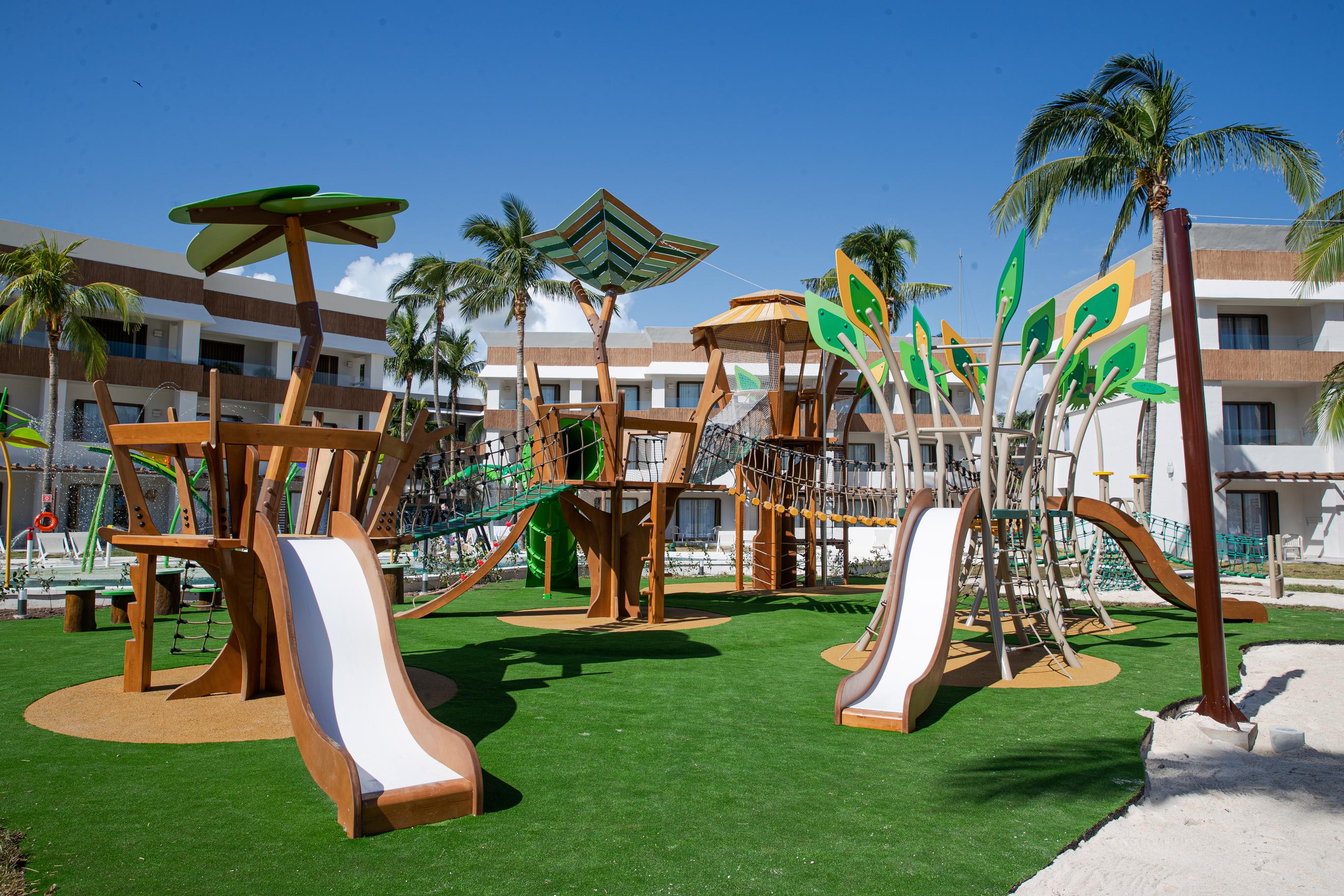 Bahia Principe Grand Tulum Ξενοδοχείο Riviera Maya Εξωτερικό φωτογραφία Playground at Iberostar Grand Hotel Bávaro