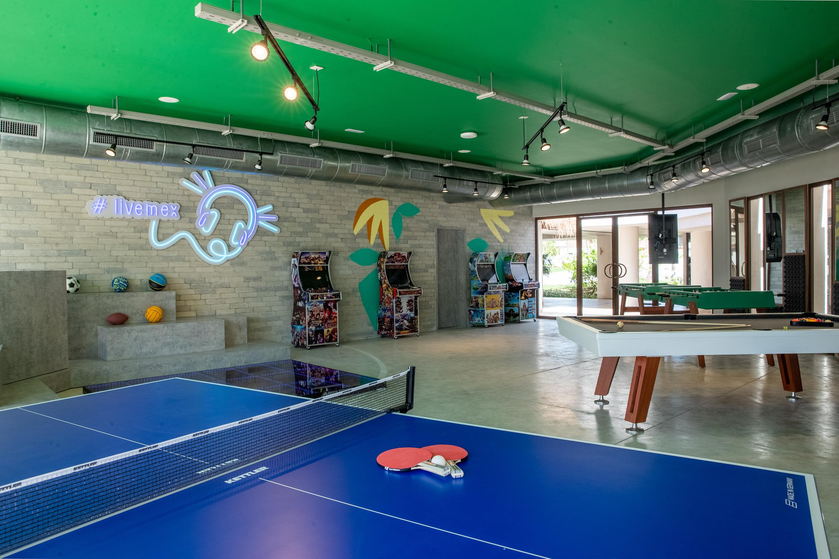 Bahia Principe Grand Tulum Ξενοδοχείο Riviera Maya Εξωτερικό φωτογραφία The game room at the headquarters of the company