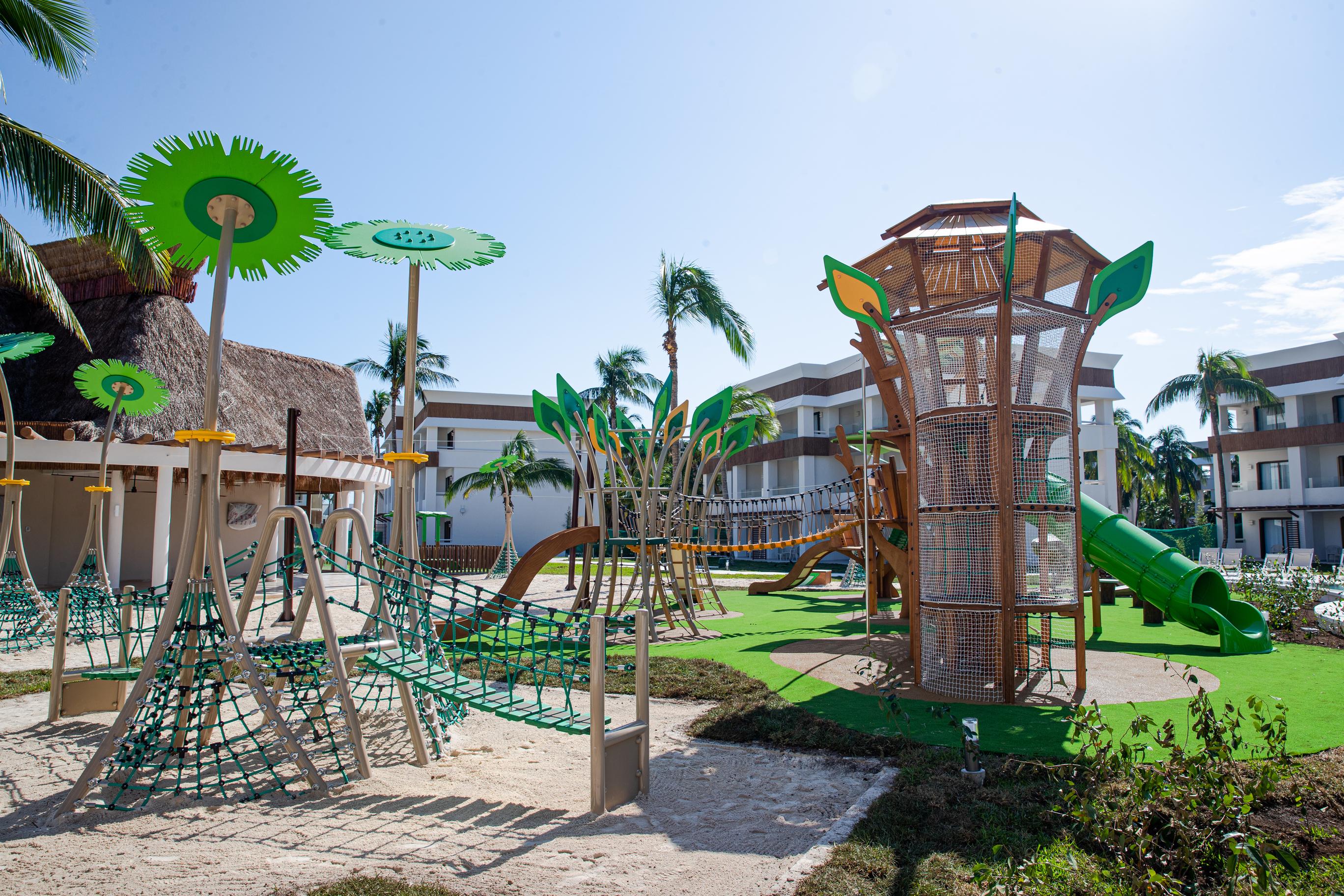Bahia Principe Grand Tulum Ξενοδοχείο Riviera Maya Εξωτερικό φωτογραφία Playground at the Grand Palladium Hotel, Cancun, Mexico